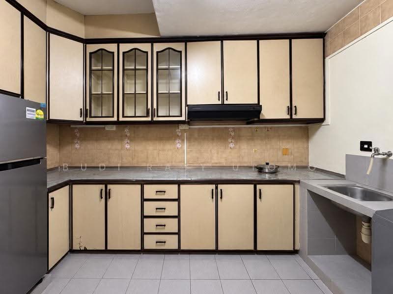 Onan road, Onan road, East Coast / Marine Parade, 6 Bedrooms, 3,500 sqft, Terraced House For Sale, by Budi Rayy Utomo, 500289390 - Kitchen - PropertyGuru.com.sg