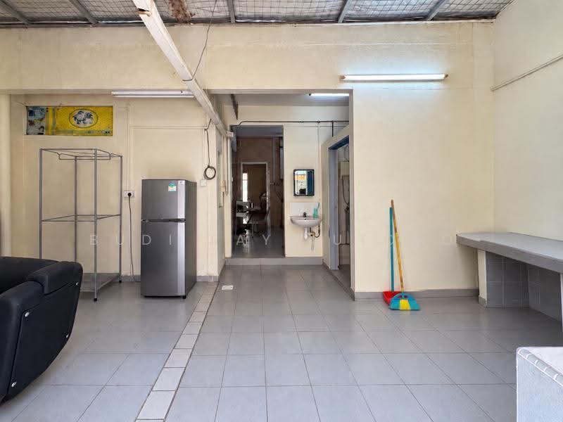 Onan road, Onan road, Bedok / Upper East Coast, 6 Bedrooms, 3,500 sqft, Terraced House For Sale, by Budi Rayy Utomo, 500289390 - Yard - PropertyGuru.com.sg