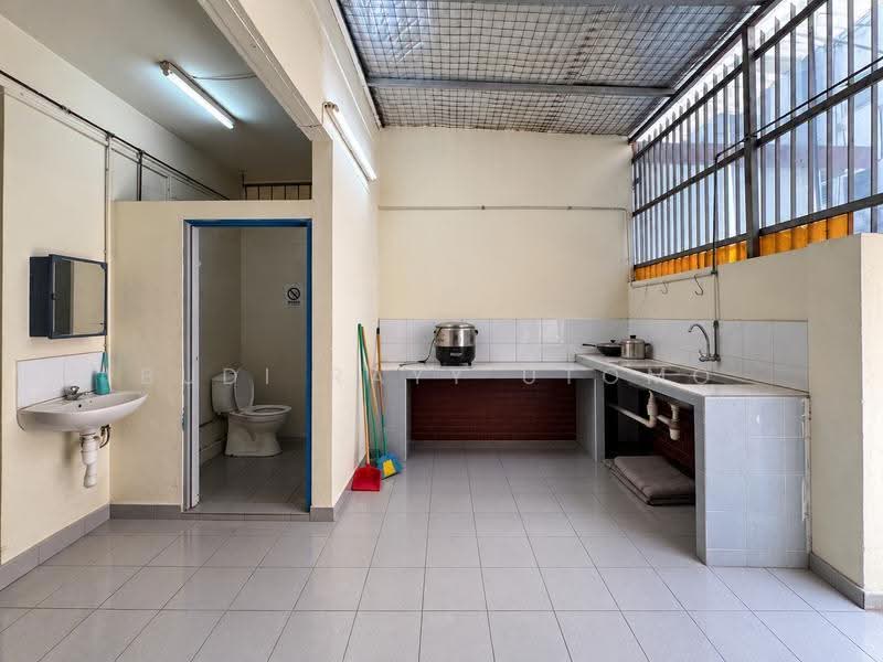 Onan road, Onan road, Bedok / Upper East Coast, 6 Bedrooms, 3,500 sqft, Terraced House For Sale, by Budi Rayy Utomo, 500289390 - Wet Kitchen - PropertyGuru.com.sg