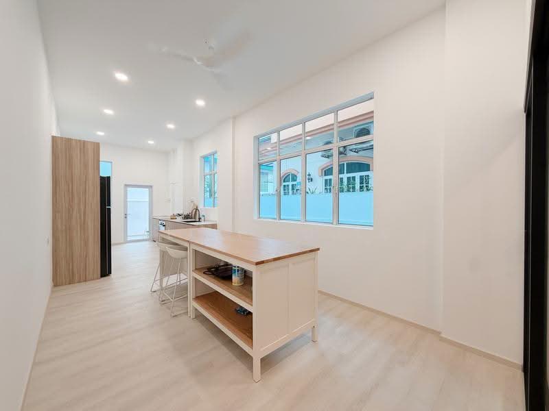 Dunbar Walk, Dunbar Walk, East Coast / Marine Parade, 5 Bedrooms, 5,570 sqft, Semi-Detached House For Rent, by Alexis Quek, 500289394 - Kitchen - PropertyGuru.com.sg
