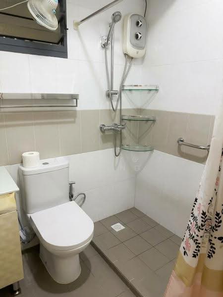 697A Jurong West Central 3, 697A Jurong West Central 3, Boon Lay / Jurong / Tuas, 3 Bedrooms, 1,001 sqft, HDB Flat For Sale, by Kenny G K Chong, 500289398 - Bathroom - PropertyGuru.com.sg