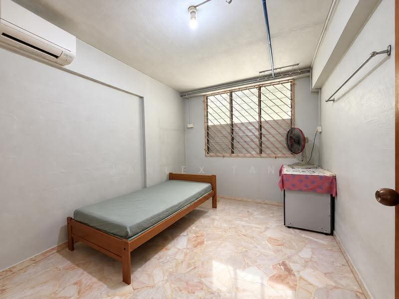 682 Hougang Avenue 4, 682 Hougang Avenue 4, Hougang / Punggol / Sengkang, 2 Bedrooms, 688 sqft, HDB Flat For Rent, by Janlex Tan, 500289401 - Bedroom - PropertyGuru.com.sg