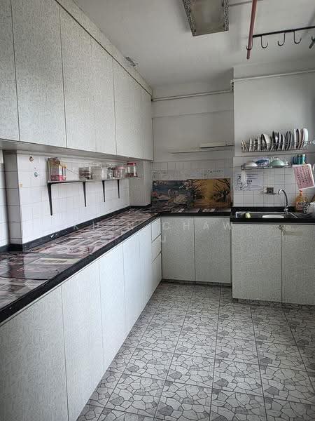 798 Yishun Ring Road, Yishun Ring Road, 3 Bedrooms, 1,108 sqft, HDB Flat For Sale, by Khin Chaw Su, 500289439 - Kitchen - PropertyGuru.com.sg