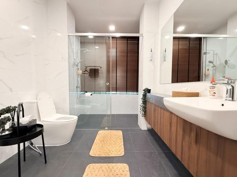 **LANDED7772** Rare Designer Sea-View Sanctuary, East Coast / Marine Parade, 8 Bedrooms, 7,000 sqft, Semi-Detached House For Sale, by Brandon Ng, 500289484 - Bathroom - PropertyGuru.com.sg