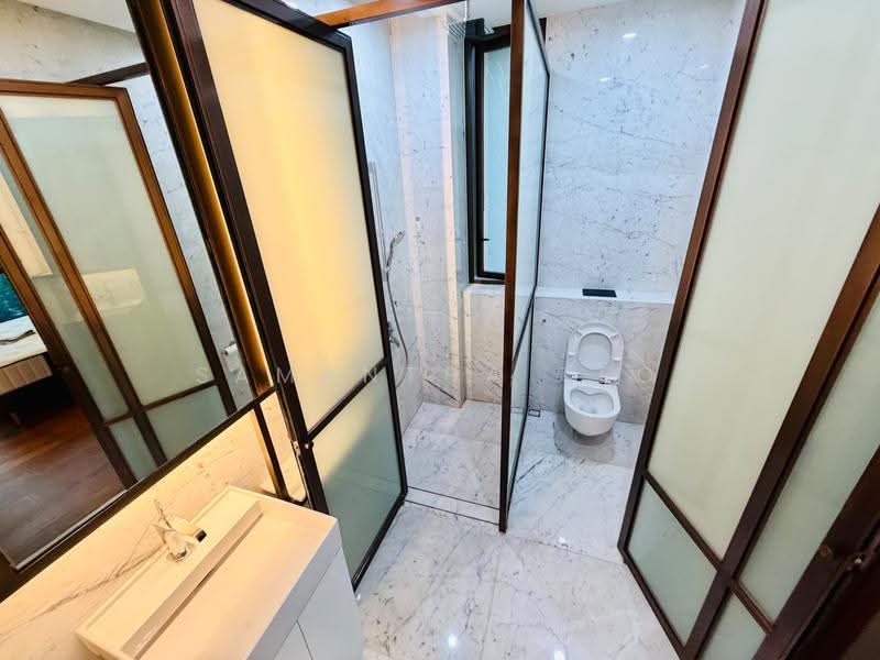 8 Hullet, 8 Hullet Road, Orchard / River Valley, 2 Bedrooms, 657 sqft, Condominium For Sale, by Samantha Teo, 500289491 - Bathroom - PropertyGuru.com.sg