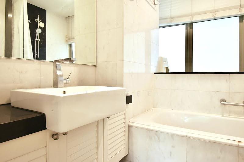 The Calrose, 511 Yio Chu Kang Road, Mandai / Upper Thomson, 3 Bedrooms, 1,302 sqft, Condominium For Sale, by Idy Tee, 500289511 - Bathroom - PropertyGuru.com.sg