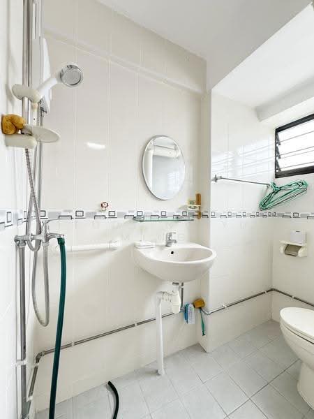 534 Bedok North Street 3, 534 Bedok North Street 3, Bedok / Upper East Coast, 1 Bedroom, 484 sqft, HDB Flat For Sale, by Teddy Ng Yu Ming, 500289513 - Bathroom - PropertyGuru.com.sg