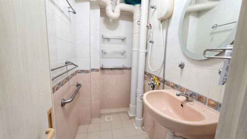 161 Mei Ling Street, 161 Mei Ling Street, Alexandra / Commonwealth, 3 Bedrooms, 915 sqft, HDB Flat For Sale, by Noel Yu Hanwei, 500289515 - Bathroom - PropertyGuru.com.sg
