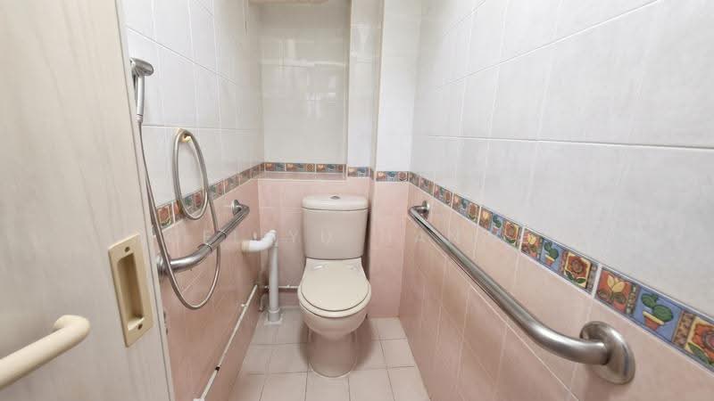 161 Mei Ling Street, 161 Mei Ling Street, Alexandra / Commonwealth, 3 Bedrooms, 915 sqft, HDB Flat For Sale, by Noel Yu Hanwei, 500289515 - Toilet - PropertyGuru.com.sg