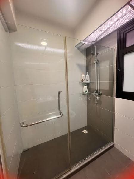 457A Sengkang West Road, 457A Sengkang West Road, Seletar / Yio Chu Kang, 2 Bedrooms, 1,216 sqft, HDB Flat For Sale, by James Ong, 500289538 - Bathroom - PropertyGuru.com.sg