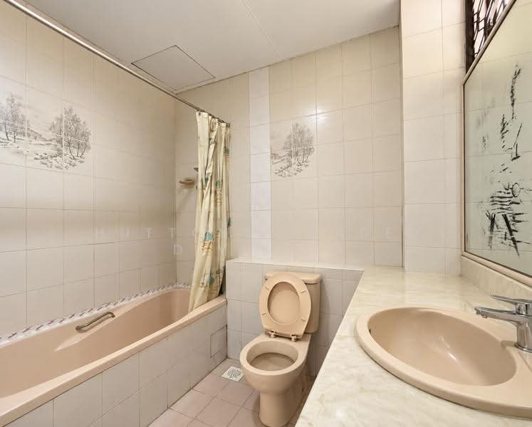 Green Hill Estate / Chestnut / Cashew / Diary Farm vicinity Semi-D for Rebuild, Jalan Suasa, Dairy Farm / Bukit Panjang / Choa Chu Kang, 4 Bedrooms, 2,234 sqft, Semi-Detached House For Sale, by SINDRIC GOH, 500289573 - Bathroom - PropertyGuru.com.sg