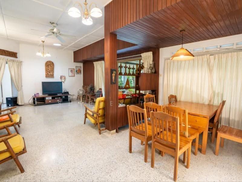 LOW$$! $17xx PSF DETACHED @ BUKIT TIMAH! WIDE FRONTAGE! ST 9623.4620, Dairy Farm / Bukit Panjang / Choa Chu Kang, 5 Bedrooms, 1,800 sqft, Detached House For Sale, by Shirley Ting, 500289591 - Living Room - PropertyGuru.com.sg