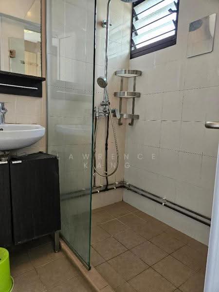 165 Tampines Street 12, 165 Tampines Street 12, Pasir Ris / Tampines, 3 Bedrooms, 1,442 sqft, HDB Flat For Rent, by Lawrence Kang, 500289599 - Bathroom - PropertyGuru.com.sg