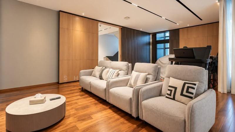Siglap bank, Bedok / Upper East Coast, 10+ Bedrooms, 4,429 sqft, Detached House For Sale, by Sherry Goh, 500289604 - Living Room - PropertyGuru.com.sg