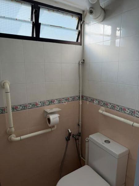 210 Boon Lay Place, 210 Boon Lay Place, Boon Lay / Jurong / Tuas, 2 Bedrooms, 700 sqft, HDB Flat For Sale, by Hugo Sim, 500289627 - Bathroom - PropertyGuru.com.sg