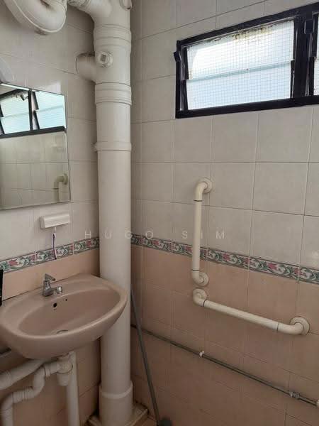 210 Boon Lay Place, 210 Boon Lay Place, Boon Lay / Jurong / Tuas, 2 Bedrooms, 700 sqft, HDB Flat For Sale, by Hugo Sim, 500289627 - Bathroom - PropertyGuru.com.sg