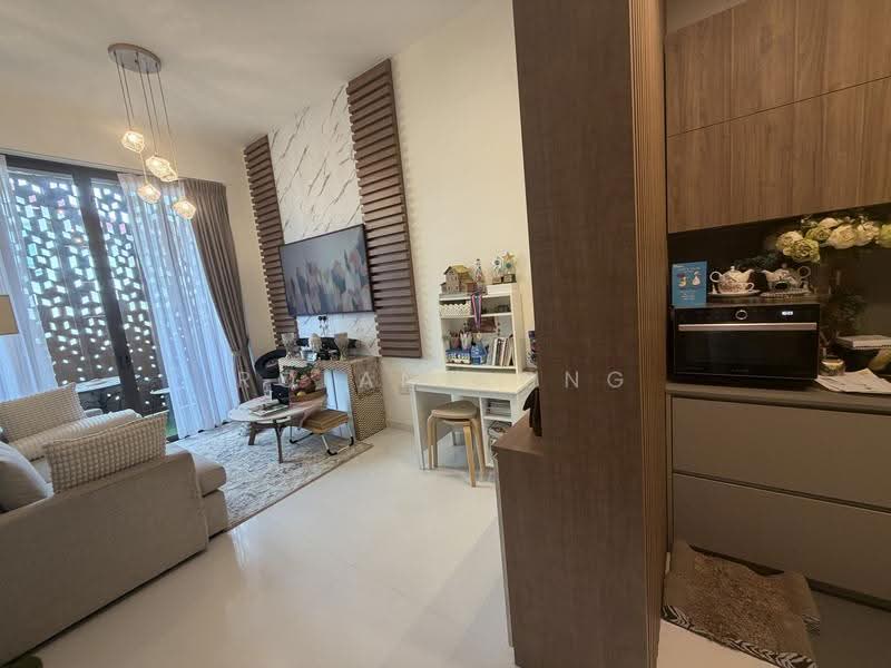 Parksuites, 18 Holland Grove Road, Tanglin / Holland / Bukit Timah, 1 Bedroom, 581 sqft, Condominium For Sale, by Roland Ong, 500289629 - Living Room - PropertyGuru.com.sg