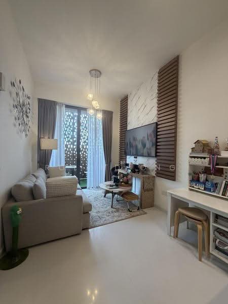 Parksuites, 18 Holland Grove Road, Tanglin / Holland / Bukit Timah, 1 Bedroom, 581 sqft, Condominium For Sale, by Roland Ong, 500289629 - Living Room - PropertyGuru.com.sg