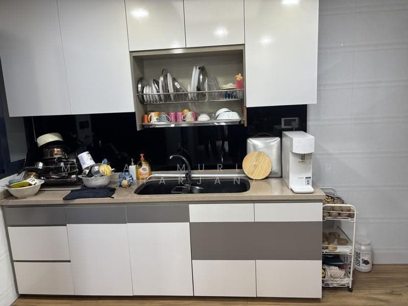 Haig Court, 152 Haig Road, East Coast / Marine Parade, 4 Bedrooms, 2,486 sqft, Condominium For Rent, by Mohan Murlidhar Harjani, 500289654 - Kitchen - PropertyGuru.com.sg