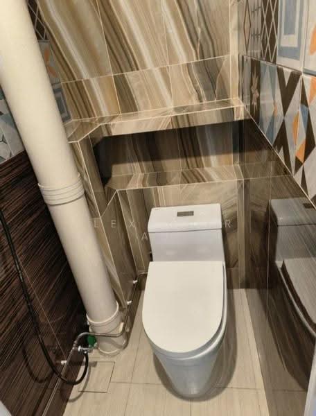 405 Jurong West Street 42, 405 Jurong West Street 42, Boon Lay / Jurong / Tuas, 4 Bedrooms, 1,700 sqft, HDB Flat For Rent, by Alexander Au, 500289655 - Bathroom - PropertyGuru.com.sg