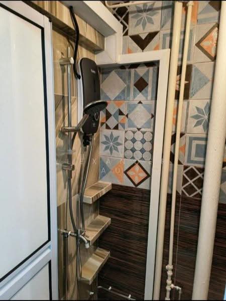405 Jurong West Street 42, 405 Jurong West Street 42, Boon Lay / Jurong / Tuas, 4 Bedrooms, 1,700 sqft, HDB Flat For Rent, by Alexander Au, 500289655 - Bathroom - PropertyGuru.com.sg