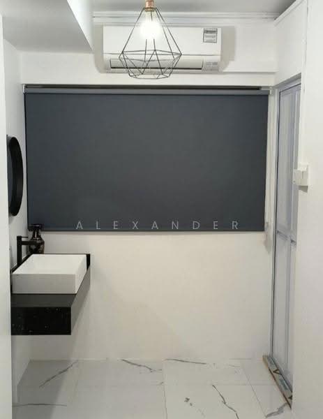 405 Jurong West Street 42, 405 Jurong West Street 42, Boon Lay / Jurong / Tuas, 4 Bedrooms, 1,700 sqft, HDB Flat For Rent, by Alexander Au, 500289655 - Bathroom - PropertyGuru.com.sg