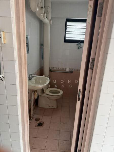 108 Bishan Street 12, 108 Bishan Street 12, Ang Mo Kio / Bishan / Thomson, 2 Bedrooms, 753 sqft, HDB Flat For Sale, by Desmond Whang, 500289674 - Bathroom - PropertyGuru.com.sg