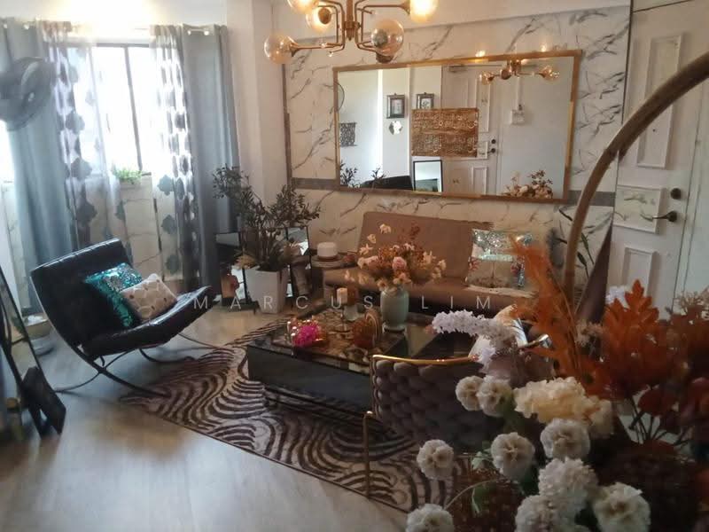 662 Buffalo Road, 662 Buffalo Road, Farrer Park / Serangoon Rd, 3 Bedrooms, 980 sqft, HDB Flat For Sale, by Marcus Lim, 500289712 - Living Room - PropertyGuru.com.sg