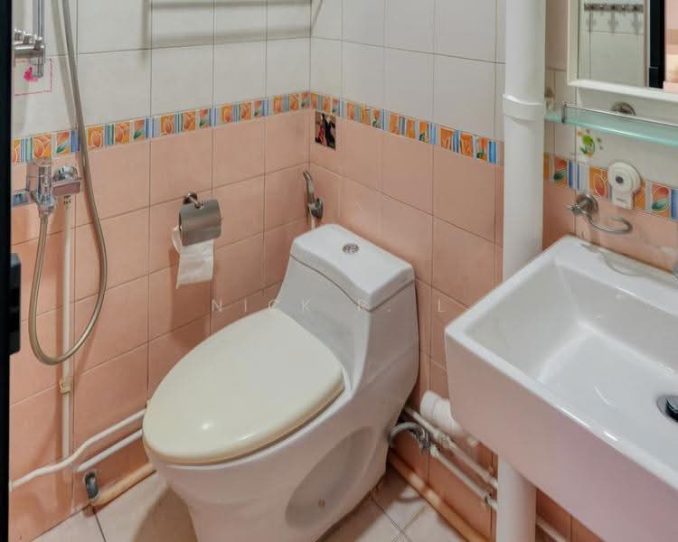 216 Ang Mo Kio Avenue 1, 216 Ang Mo Kio Avenue 1, Ang Mo Kio / Bishan / Thomson, 2 Bedrooms, 786 sqft, HDB Flat For Sale, by Nick R. L, 500289771 - Bathroom - PropertyGuru.com.sg