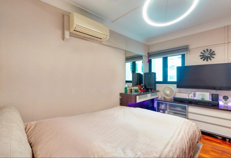 216 Ang Mo Kio Avenue 1, 216 Ang Mo Kio Avenue 1, Ang Mo Kio / Bishan / Thomson, 2 Bedrooms, 786 sqft, HDB Flat For Sale, by Nick R. L, 500289771 - Master Bedroom - PropertyGuru.com.sg