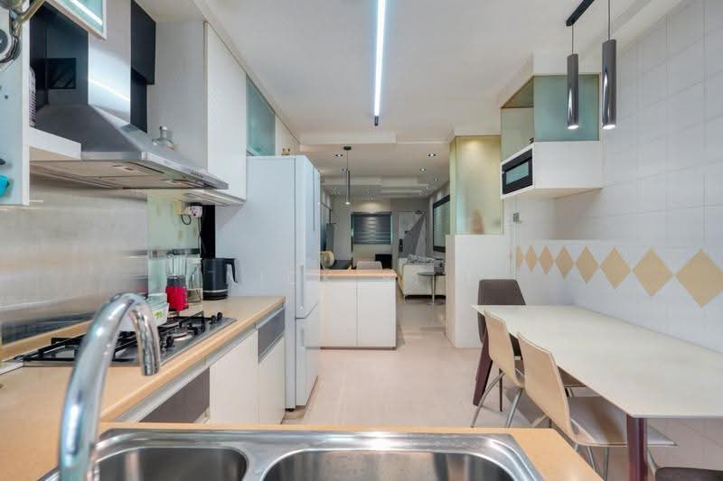 216 Ang Mo Kio Avenue 1, 216 Ang Mo Kio Avenue 1, Ang Mo Kio / Bishan / Thomson, 2 Bedrooms, 786 sqft, HDB Flat For Sale, by Nick R. L, 500289771 - Kitchen - PropertyGuru.com.sg