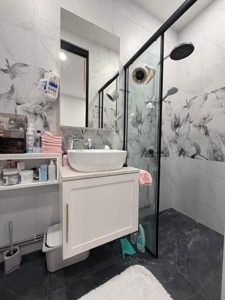 United Mansion, 592-614 East Coast Road, East Coast / Marine Parade, 3 Bedrooms, 1,141 sqft, Apartment For Sale, by Veonh Lee Hui Li, 500289775 - Bathroom - PropertyGuru.com.sg