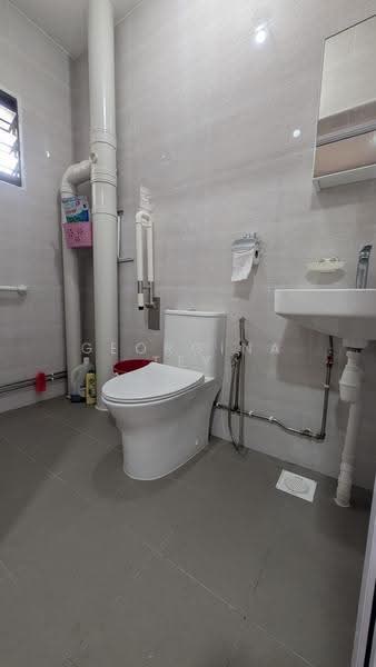 256 Serangoon Central Drive, 256 Serangoon Central Drive, Hougang / Punggol / Sengkang, 3 Bedrooms, 1,237 sqft, HDB Flat For Sale, by Georgina Tey, 500289783 - Bathroom - PropertyGuru.com.sg