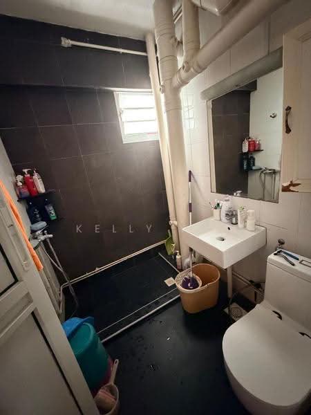 101 Bukit Batok West Avenue 6, 101 Bukit Batok West Avenue 6, Dairy Farm / Bukit Panjang / Choa Chu Kang, 3 Bedrooms, 1,421 sqft, HDB Flat For Sale, by Kelly You, 500289789 - Bathroom - PropertyGuru.com.sg