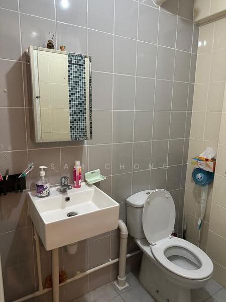 113 Potong Pasir Avenue 1, 113 Potong Pasir Avenue 1, Macpherson / Potong Pasir, 3 Bedrooms, 1,076 sqft, HDB Flat For Rent, by Sam Chong, 500289828 - Bathroom - PropertyGuru.com.sg