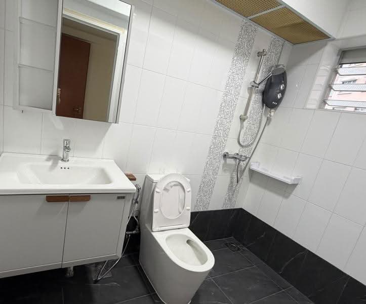 187B Fengshan GreenVille, 187B Bedok North Street 4, Bedok / Upper East Coast, Room Rental, 180 sqft, HDB Flat For Rent, by Kane Ng, 500289838 - Bathroom - PropertyGuru.com.sg