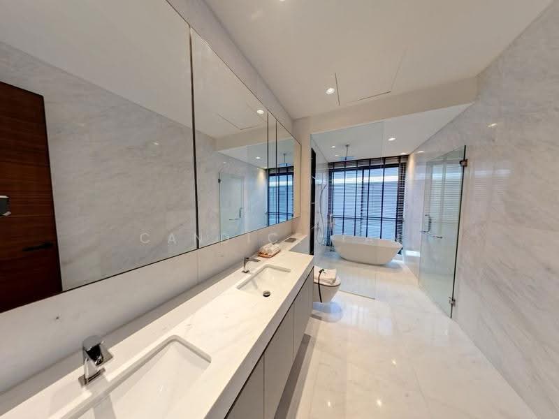 Brand new Bungalow with 8 Bedrooms ensuite @ Chancery Vicinity, Chancery/ Mount Rosie Road/ Dyson Road, Tanglin / Holland / Bukit Timah, 8 Bedrooms, 16,000 sqft, Detached House For Rent, by Candice Tan, 500289847 - Bathroom - PropertyGuru.com.sg