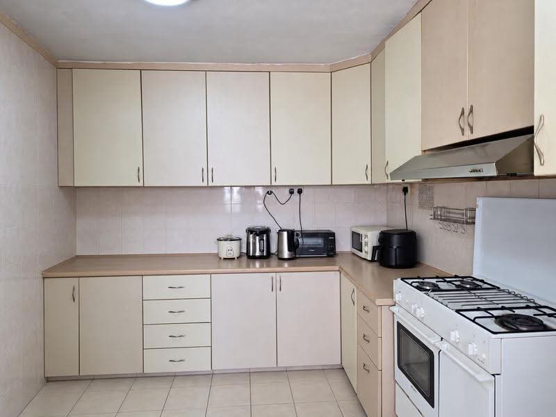 556 Jurong West Street 42, 556 Jurong West Street 42, Boon Lay / Jurong / Tuas, 4 Bedrooms, 1,593 sqft, HDB Flat For Sale, by Nick R. L, 500289852 - Kitchen - PropertyGuru.com.sg