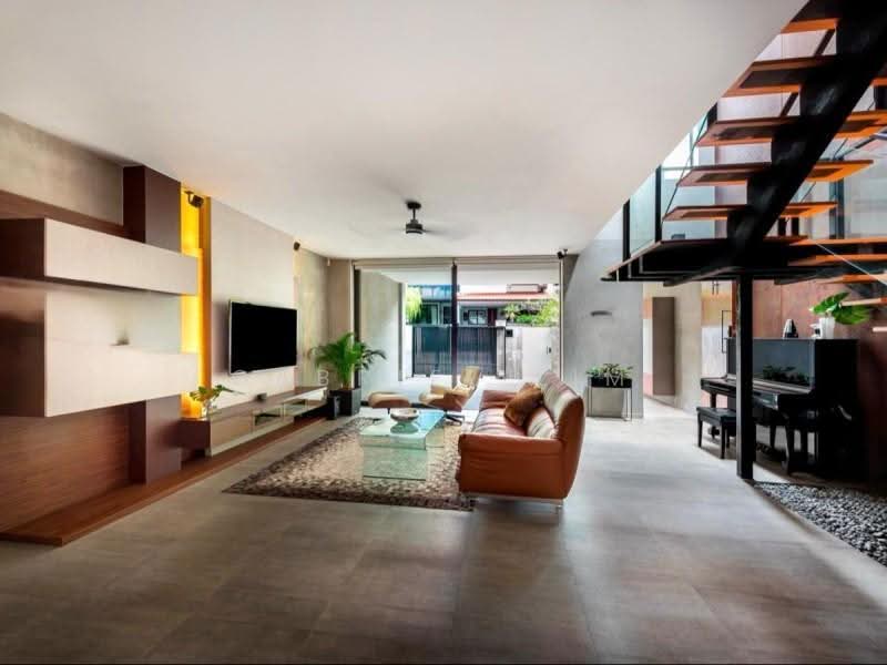 Immaculately designed modern yet charming rustic terrace D10. 1km Henry Park Primary School., Ming Teck Park / Sixth Avenue / Greenleaf / Holland / Bukit Timah / Moonbeam / Mount Sinai, Tanglin / Holland / Bukit Timah, 3 Bedrooms, 3,500 sqft, Terraced House For Sale, by Gabriel Lim, 500289861 - Living Room - PropertyGuru.com.sg