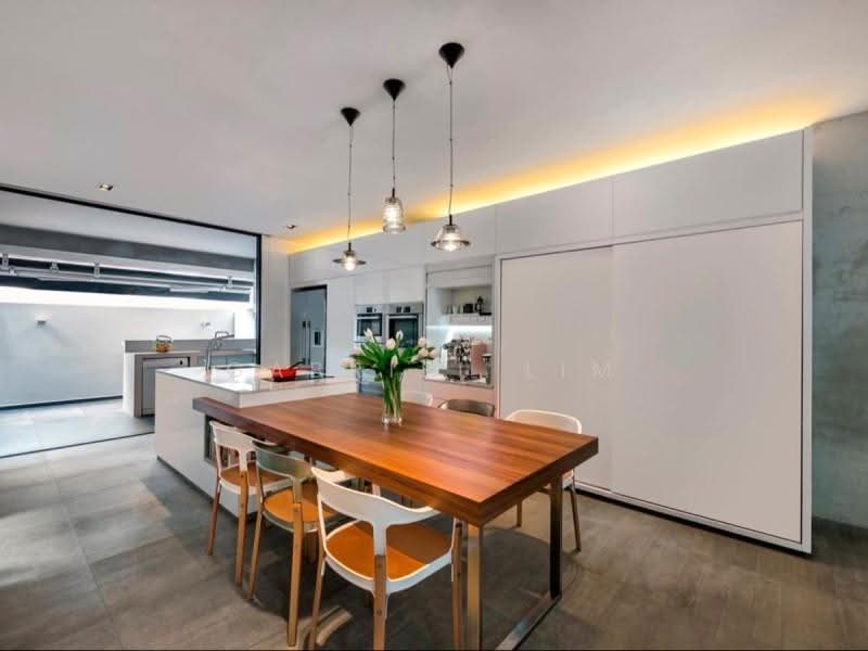 Immaculately designed modern yet charming rustic terrace D10. 1km Henry Park Primary School., Ming Teck Park / Sixth Avenue / Greenleaf / Holland / Bukit Timah / Moonbeam / Mount Sinai, Tanglin / Holland / Bukit Timah, 3 Bedrooms, 3,500 sqft, Terraced House For Sale, by Gabriel Lim, 500289861 - Kitchen - PropertyGuru.com.sg