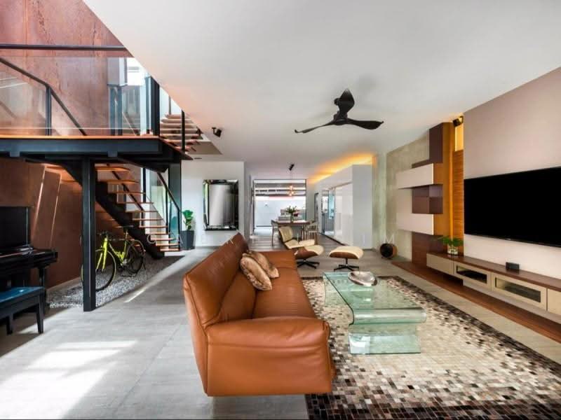 Immaculately designed modern yet charming rustic terrace D10. 1km Henry Park Primary School., Ming Teck Park / Sixth Avenue / Greenleaf / Holland / Bukit Timah / Moonbeam / Mount Sinai, Tanglin / Holland / Bukit Timah, 3 Bedrooms, 3,500 sqft, Terraced House For Sale, by Gabriel Lim, 500289861 - Living Room - PropertyGuru.com.sg