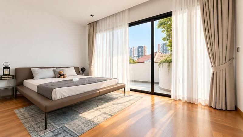 MINS to MRT FREEHOLD BRAND NEW 5 ensuite detached landed @ Siglap, East Coast / Marine Parade, 5 Bedrooms, 9,280 sqft, Detached House For Sale, by Geraldine Teh, 500289867 - Bedroom - PropertyGuru.com.sg