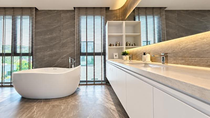 MINS to MRT FREEHOLD BRAND NEW 5 ensuite detached landed @ Siglap, East Coast / Marine Parade, 5 Bedrooms, 9,280 sqft, Detached House For Sale, by Geraldine Teh, 500289867 - Bathroom - PropertyGuru.com.sg