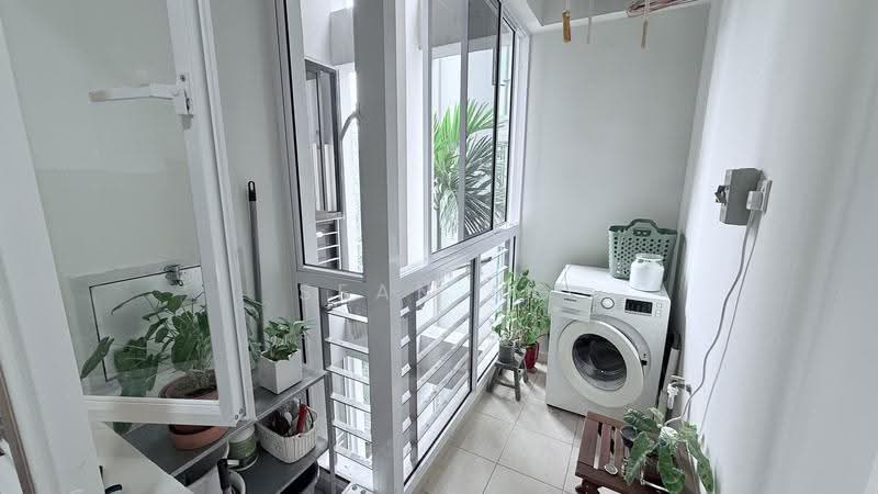 Hilltop Grove, 134 Hillview Avenue, Dairy Farm / Bukit Panjang / Choa Chu Kang, 2 Bedrooms, 861 sqft, Condominium For Sale, by Sean Ng, 500289879 - Balcony - PropertyGuru.com.sg