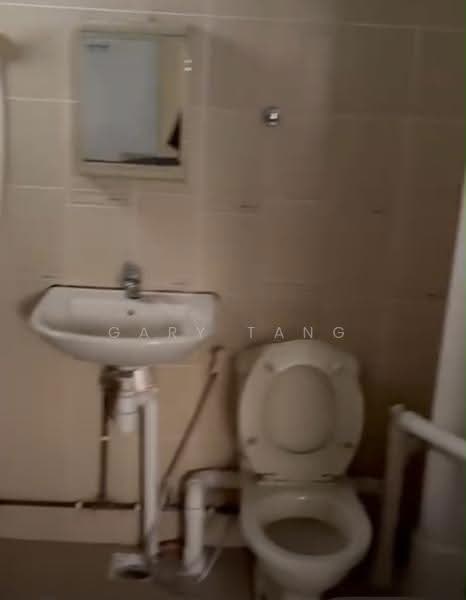 215 Lorong 8 Toa Payoh, 215 Lorong 8 Toa Payoh, Balestier / Toa Payoh, 3 Bedrooms, 1,227 sqft, HDB Flat For Sale, by Gary Tang, 500289896 - Bathroom - PropertyGuru.com.sg