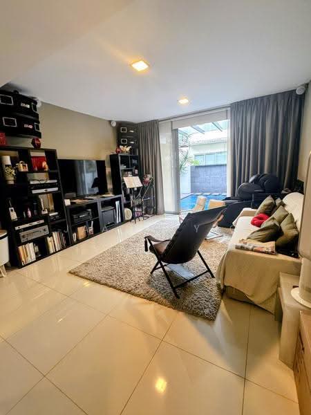 Goodman Road Bungalow Zone, East Coast / Marine Parade, 6 Bedrooms, 7,001 sqft, Semi-Detached House For Sale, by Jaames Yeo, 500289899 - Granny's Room - PropertyGuru.com.sg
