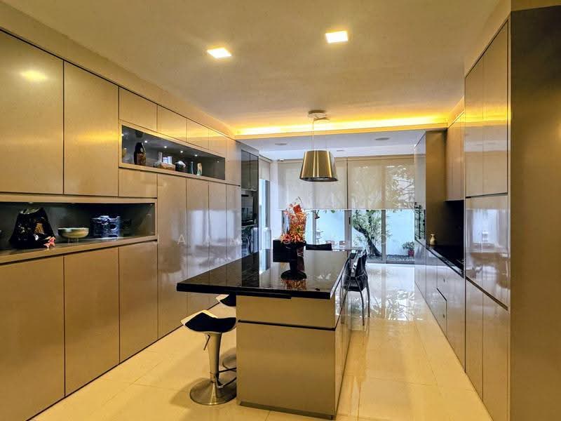 Goodman Road Bungalow Zone, East Coast / Marine Parade, 6 Bedrooms, 7,001 sqft, Semi-Detached House For Sale, by Jaames Yeo, 500289899 - Kitchen - PropertyGuru.com.sg