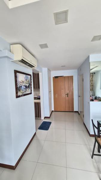 461A Blossom Spring @ Yishun, 461A Yishun Avenue 6, Sembawang / Yishun, 2 Bedrooms, 774 sqft, HDB Flat For Rent, by Maideen ., 500289952 - Corridor - PropertyGuru.com.sg