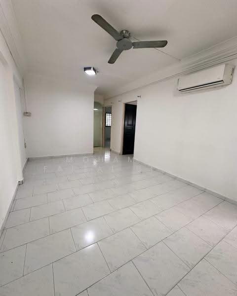 438 Jurong West Avenue 1, 438 Jurong West Avenue 1, Boon Lay / Jurong / Tuas, 2 Bedrooms, 871 sqft, HDB Flat For Sale, by Mohamad Faizal Bin Hanafi, 500289962 - Living Room - PropertyGuru.com.sg