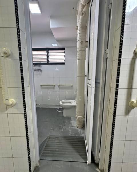 438 Jurong West Avenue 1, 438 Jurong West Avenue 1, Boon Lay / Jurong / Tuas, 2 Bedrooms, 871 sqft, HDB Flat For Sale, by Mohamad Faizal Bin Hanafi, 500289962 - Bathroom - PropertyGuru.com.sg